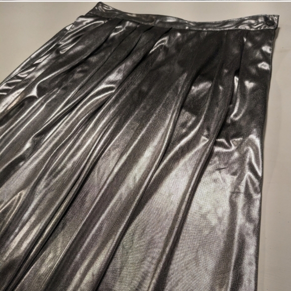 🩶 Vintage Hunt Club Silver Metallic Pleated Midi Skirt, Vtg 12 - Picture 9 of 16